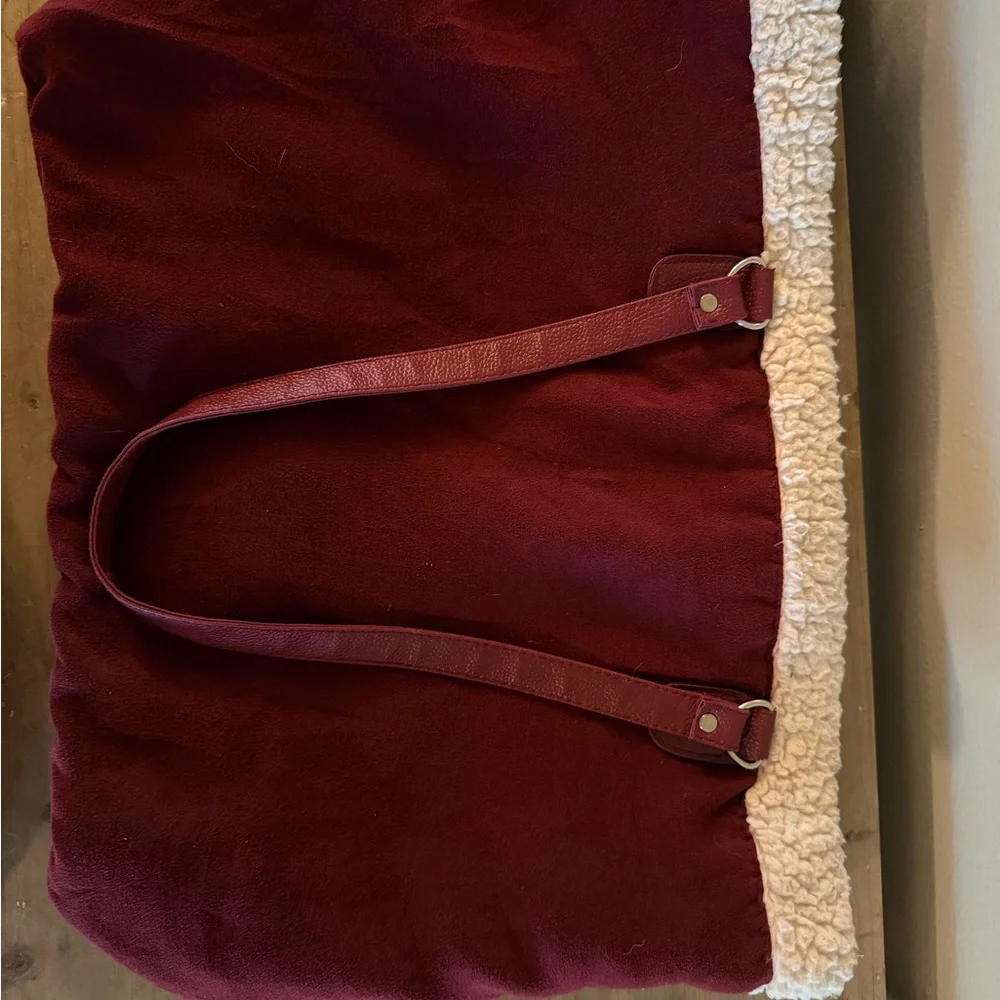 Elegant Burgundy Shoulder‎ Bag with Cream Trim